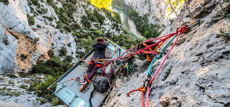 Bivouac grande voie falaise à Orpierre dans les Hautes-Alpes (05) et Alpes du Sud